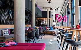 Готель Moxy Vienna Airport